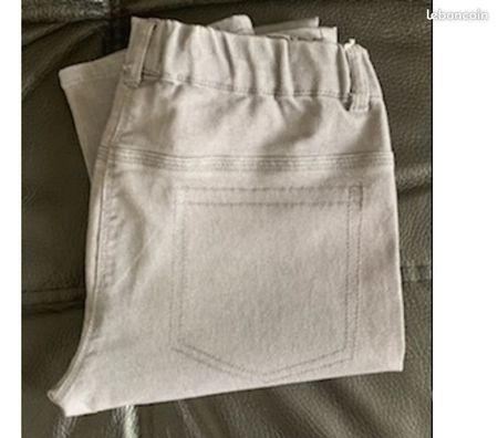 Vêtements occasion Val-de-Marne Villejuif - 94800 - Photos Vivastreet Pantalon en toile style jean pour fille (14ans158cm).