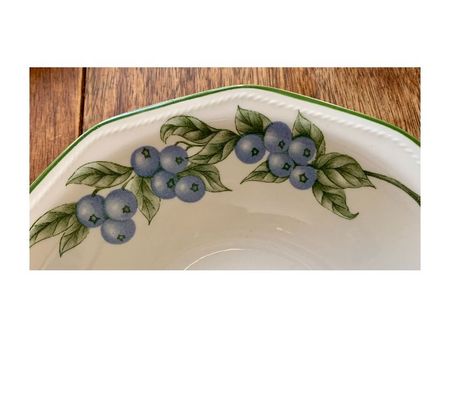 Ameublement & art de la table Val-de-Marne Villejuif - 94800 - Photos Vivastreet Assiette Creuse CHURCHILL décors "Fruits et baies. Vintage"
