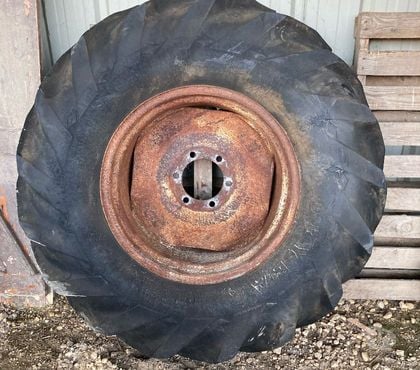 Equipements utilitaire St Agnant Charente-Maritime - Photos Vivastreet pneus et jantes occasion