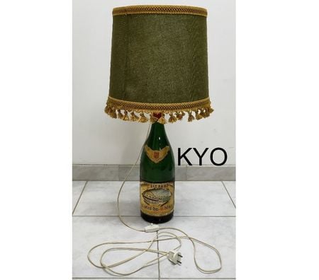 Décoration - art Jura Foncine le Haut - 39460 - Photos Vivastreet Grande Lampe-bouteille de vin - Cairanne Côtes-du-Rhône