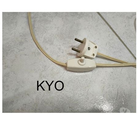 Décoration - art Jura Foncine le Haut - 39460 - Photos Vivastreet Grande Lampe-bouteille de vin - Cairanne Côtes-du-Rhône