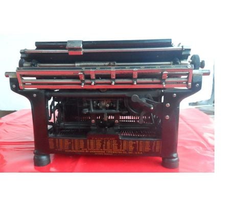 Collection Hérault Castries - 34160 - Photos Vivastreet MACHINE A ÉCRIRE UNDERWOOD N°5 EN TRÈS BON ÉTAT