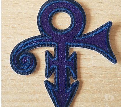Collection Carnon Hérault - Photos Vivastreet écusson brodé patch Prince love symbol 7x6 cm funk musique