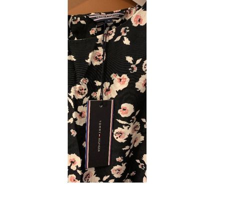 Vêtements occasion Val-de-Marne Villejuif - 94800 - Photos Vivastreet Belle robe fleurie de chez Tommy Hilfiger.