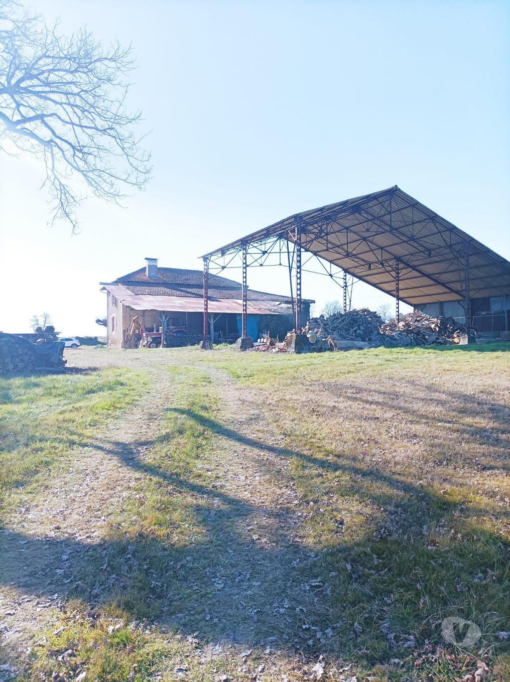Vente Maison Gers Masseube - 32140 - Photos Vivastreet GROS POTENTIEL Ferme à rénover sur 10Hectares