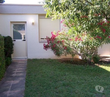 location saisonniere Var St Raphael - 83700 - Photos Vivastreet St Raphaël- rez jardin -7au21 juin-4-5 pers-face mer