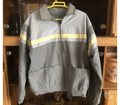 Vêtements occasion Roiffieux Ardèche - Photos Vivastreet (132)-1 Blouson gris fourré, taille 14 ans