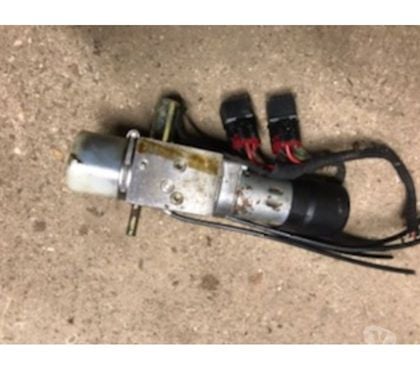 Accessoires auto & tuning St Vrain Essonne - Photos Vivastreet POMPE HYDRAULIQUE DE 206 CC