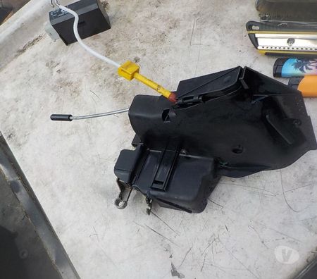 Pièces et services auto Pyrénées-Orientales Perpignan - Photos Vivastreet gache de porte avant gauche bmw e39
