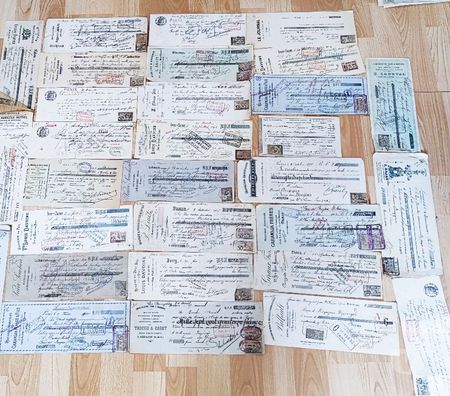 Collection Val-d'Oise Bernes sur Oise - 95340 - Photos Vivastreet Rare : Lot Of 370 Bills Of Exchange 