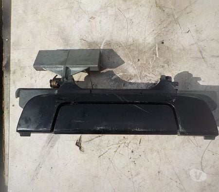 Pièces et services auto Pyrénées-Orientales Perpignan - Photos Vivastreet poignee de porte arriere droite bmw e34 phase 1