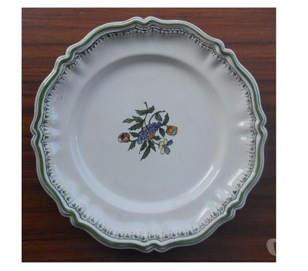 Décoration - art Hérault Castries - 34160 - Photos Vivastreet Assiette en faïence de Moustiers décors fleurs peint main