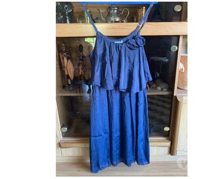 Vêtements occasion Roiffieux Ardèche - Photos Vivastreet (192)-1 robe à bretelles, couleur Bleu Marine, taille 46