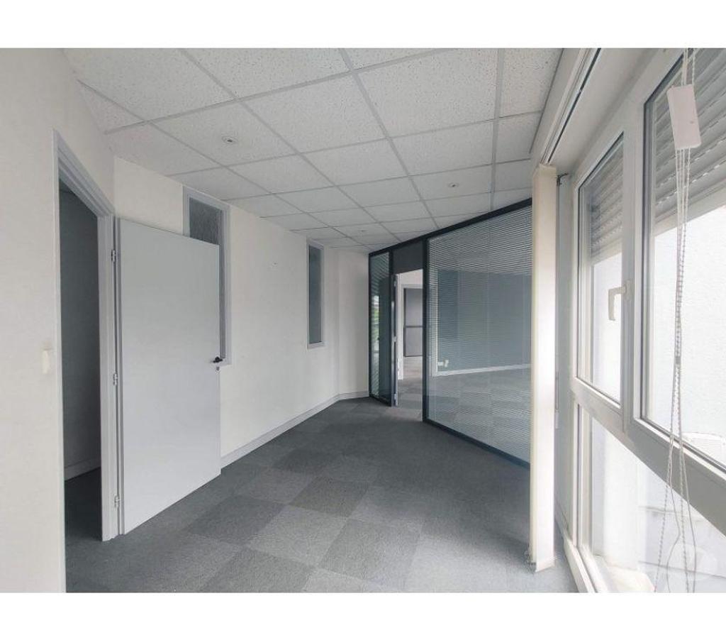 bureaux locaux Haute-Garonne Cugnaux - 31270 - Photos Vivastreet (X-09352) Bureaux Vide 70 m²