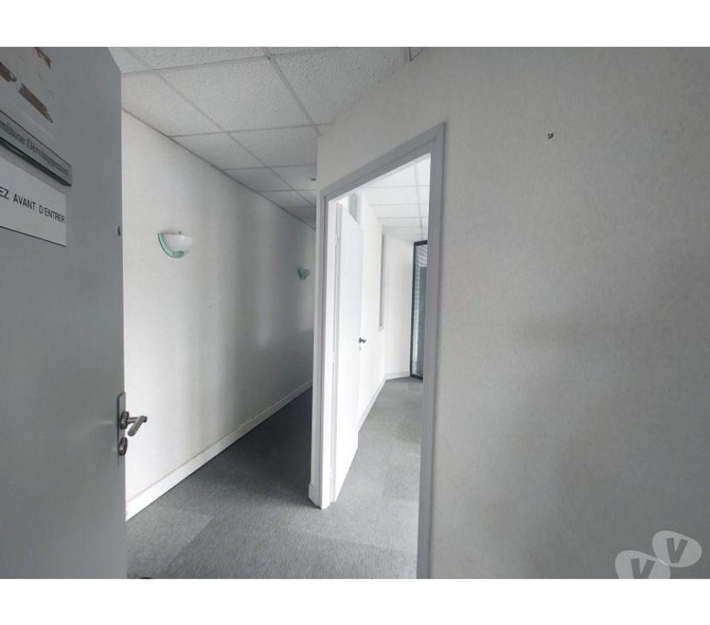 bureaux locaux Haute-Garonne Cugnaux - 31270 - Photos Vivastreet (X-09352) Bureaux Vide 70 m²