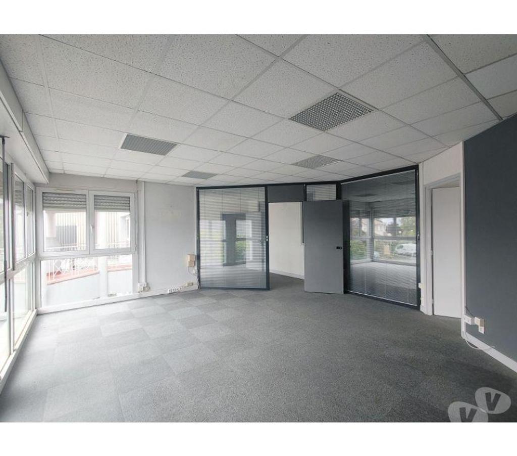 bureaux locaux Haute-Garonne Cugnaux - 31270 - Photos Vivastreet (X-09352) Bureaux Vide 70 m²