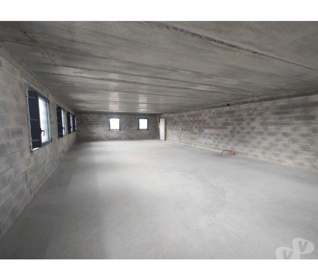 bureaux locaux Haute-Garonne Grenade - 31330 - Photos Vivastreet (X-07847) Bureaux Brut 120 m²