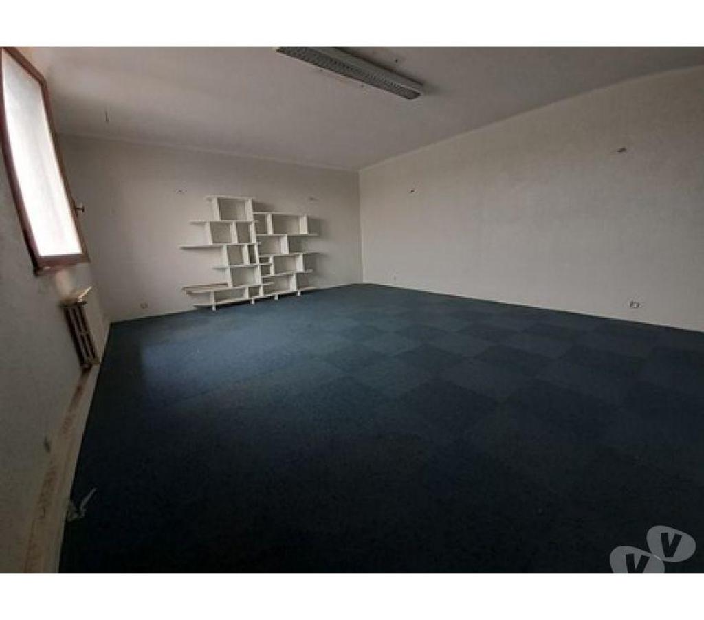 bureaux locaux Haute-Garonne Portet sur Garonne - 31120 - Photos Vivastreet (X-11540) Bureaux Vide 176 m²