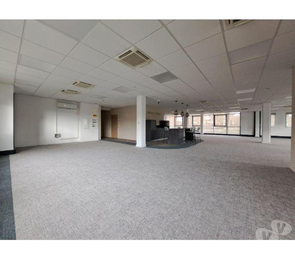 bureaux locaux Haute-Garonne Colomiers - 31770 - Photos Vivastreet (X-18272) Bureaux Vide 910 m²