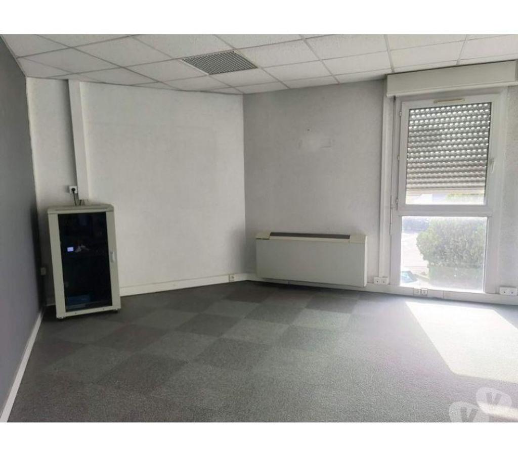 bureaux locaux Haute-Garonne Cugnaux - 31270 - Photos Vivastreet (X-09351) Bureaux Vide 50 m²