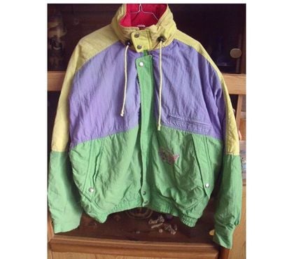 Vêtements occasion Roiffieux Ardèche - Photos Vivastreet (83)-1 Blouson garçon avec capuche dans le col, 16 ans