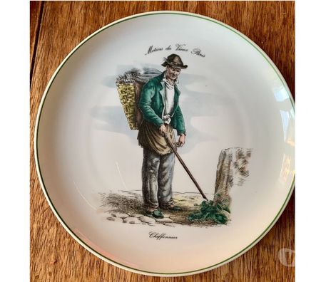 Collection Val-de-Marne Villejuif - 94800 - Photos Vivastreet 5 assiettes en porcelaine les métiers du vieux Paris.