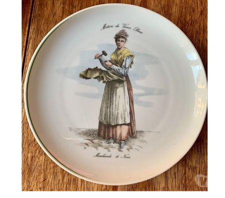 Collection Val-de-Marne Villejuif - 94800 - Photos Vivastreet 5 assiettes en porcelaine les métiers du vieux Paris.