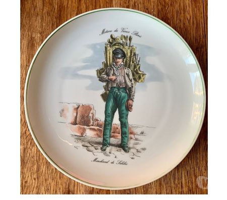 Collection Val-de-Marne Villejuif - 94800 - Photos Vivastreet 5 assiettes en porcelaine les métiers du vieux Paris.