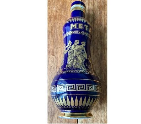 Collection Val-de-Marne Villejuif - 94800 - Photos Vivastreet Ancienne Bouteille vide en porcelaine de Metaxa (vintage)