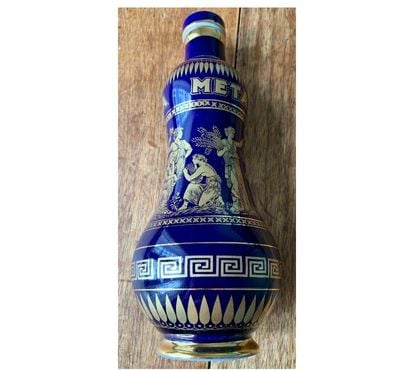 Collection Villejuif Val-de-Marne - Photos Vivastreet Ancienne Bouteille vide en porcelaine de Metaxa (vintage)