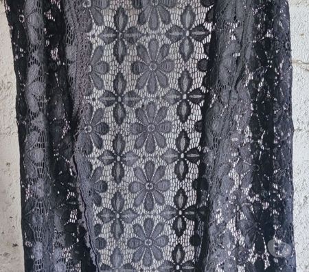 Vêtements occasion Val-d'Oise Bernes sur Oise - 95340 - Photos Vivastreet TOP : Tunique Débardeur En DENTELLE Noire Florale T3840