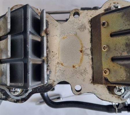 Accessoires bateau Nord Lille - Photos Vivastreet RAMPE de carburateurs yamaha 50 CV, 60CV, 70 CV