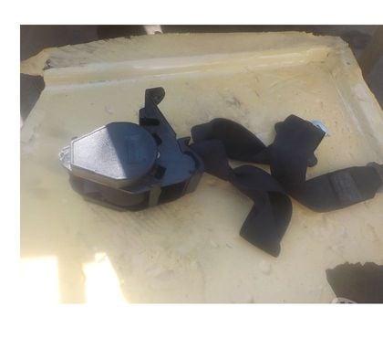 Pièces détachées auto Perpignan Perpignan - Photos Vivastreet ceinture securite arriere droite ou gauche bmw e32