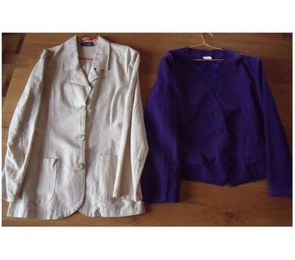 Vêtements occasion Roiffieux Ardèche - Photos Vivastreet (22)-2 Vestes Femme, 1 beige taille 3, 1 violine taille 44