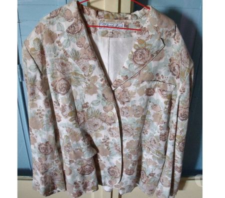 Vêtements occasion Ardèche Roiffieux - 07100 - Photos Vivastreet (17)-2 vestes femme, taille 44