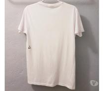 Vêtements occasion Gard Nimes - Photos Vivastreet T-shirt Tinder, taille S - 36 , NEUF