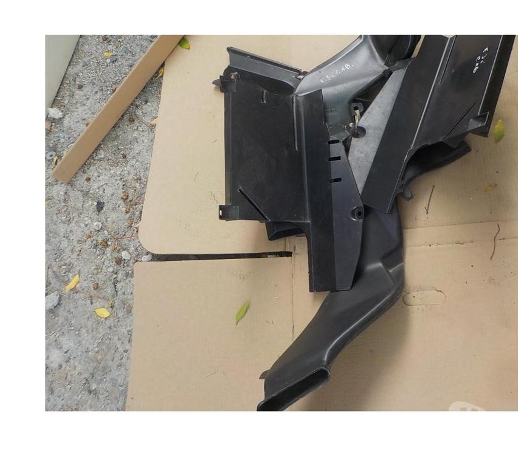 Pièces et services auto Pyrénées-Orientales Perpignan - Photos Vivastreet plastic sous moquette (en lot)5 pieces bmw e36 cabriolet