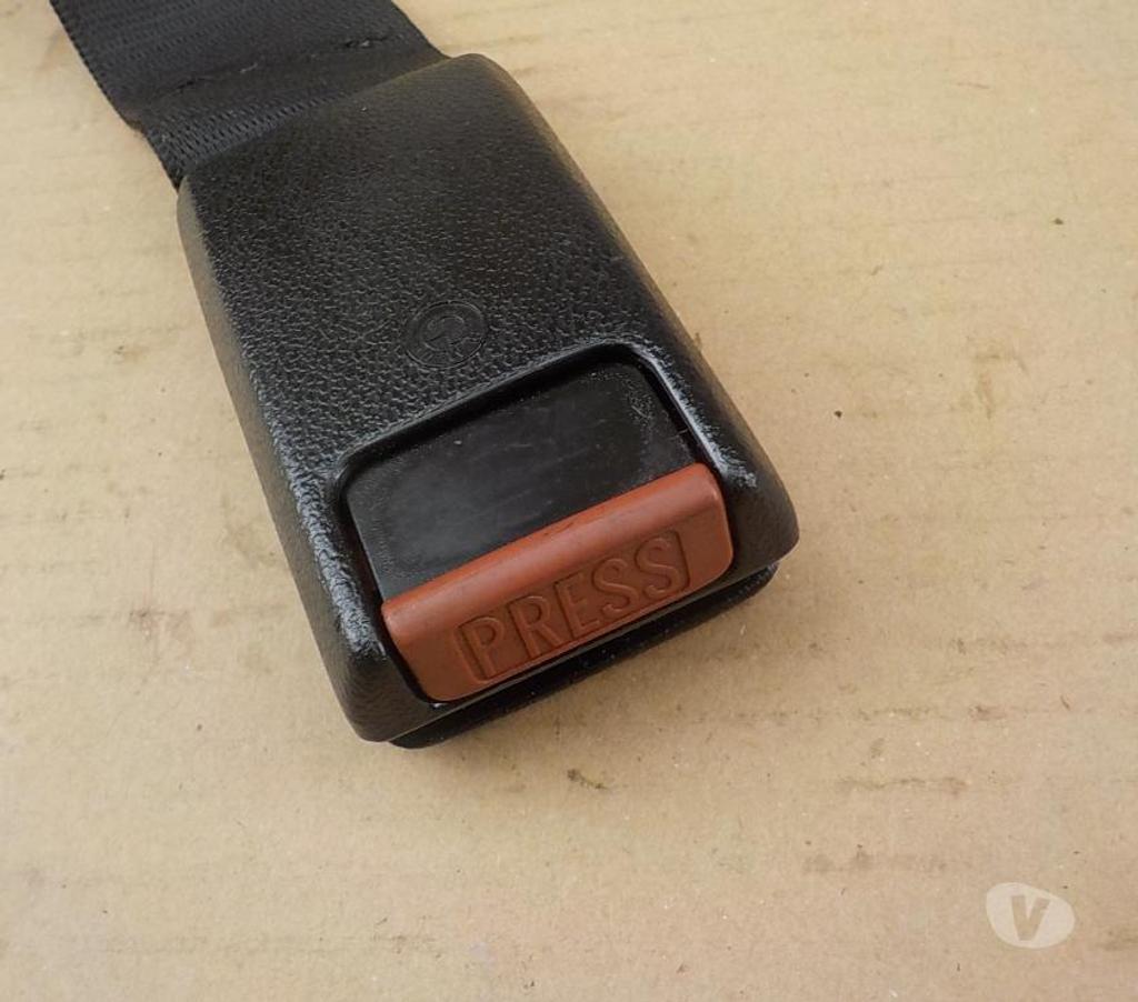 Pièces et services auto Pyrénées-Orientales Perpignan - Photos Vivastreet 2 clips accroche ceinture arriere bmw e28 et bmw e30