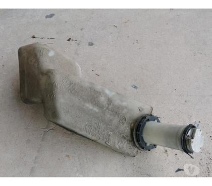 Pièces moteur et accessoires auto St Vrain Essonne - Photos Vivastreet RÉSERVOIR DE LAVE GLACE DE 205 GTI