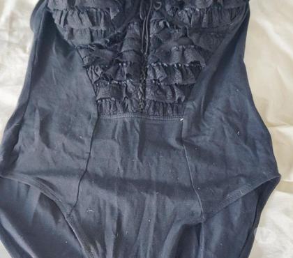 Vêtements occasion Bernes sur Oise Val-d'Oise - Photos Vivastreet TOP: CHANTAL THOMASS Black Body Size 90