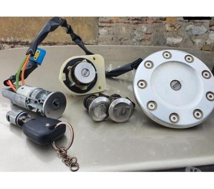 Pièces détachées auto St Vrain Essonne - Photos Vivastreet KIT SERRURES DE 206 S16