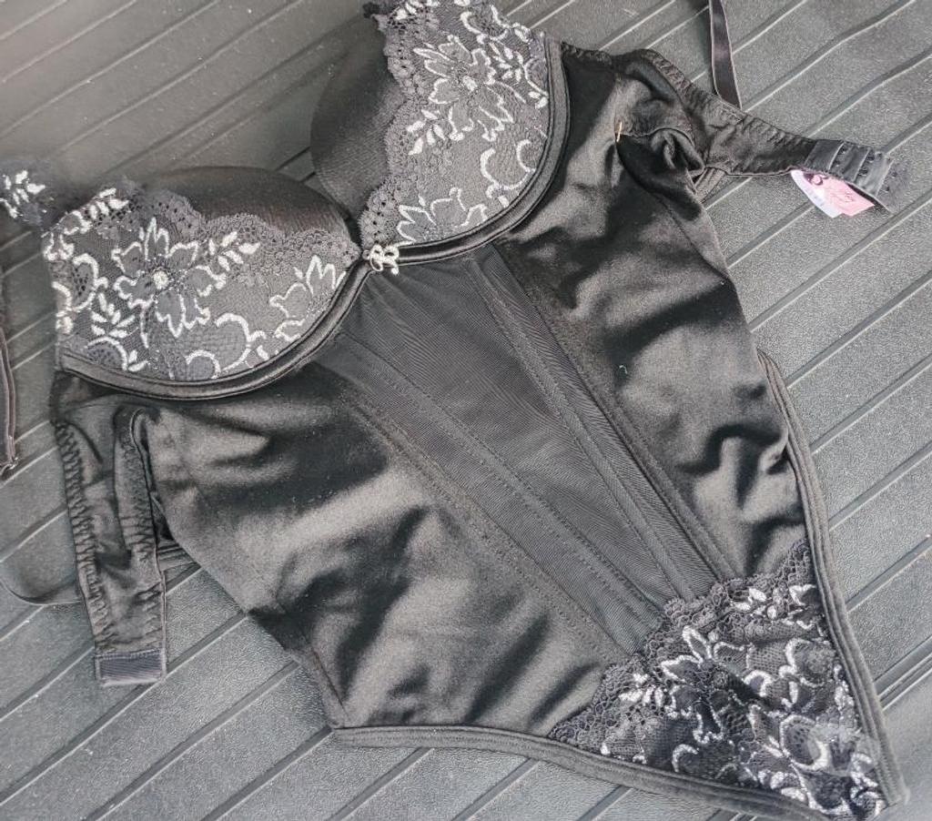 Vêtements occasion Val-d'Oise Bernes sur Oise - 95340 - Photos Vivastreet TOP: Black Body Size M (38)