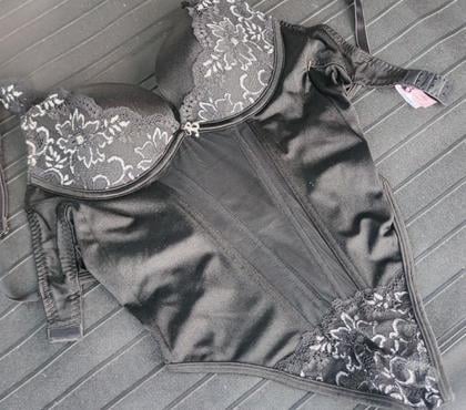 Vêtements occasion Bernes sur Oise Val-d'Oise - Photos Vivastreet TOP: Black Body Size M (38)