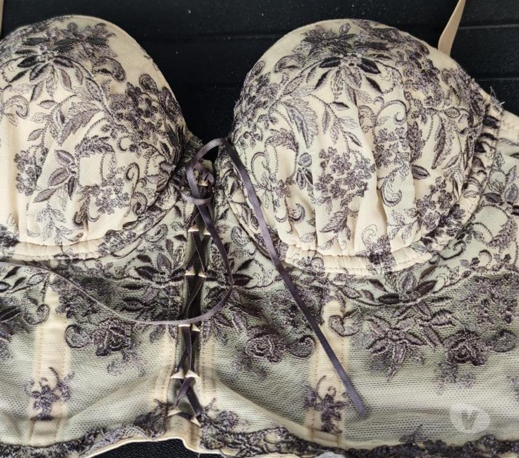 Vêtements occasion Val-d'Oise Bernes sur Oise - 95340 - Photos Vivastreet SUPERBE : Soutien Gorge Brassière Taille 85B