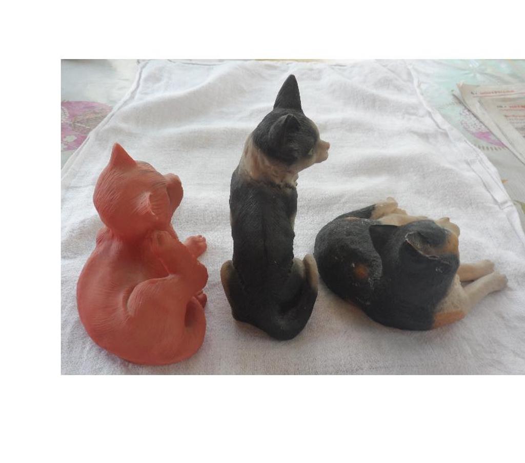 Décoration - art Hérault Castries - 34160 - Photos Vivastreet 3 petits chats en céramique 