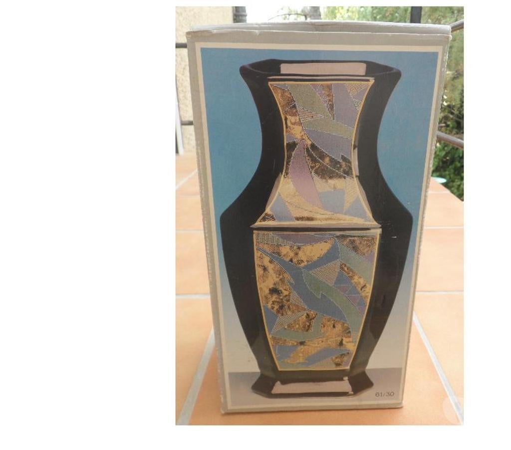 Décoration - art Hérault Castries - 34160 - Photos Vivastreet 2 Vases hexagonaux neufs noirs vintage AN 70 en céramique 