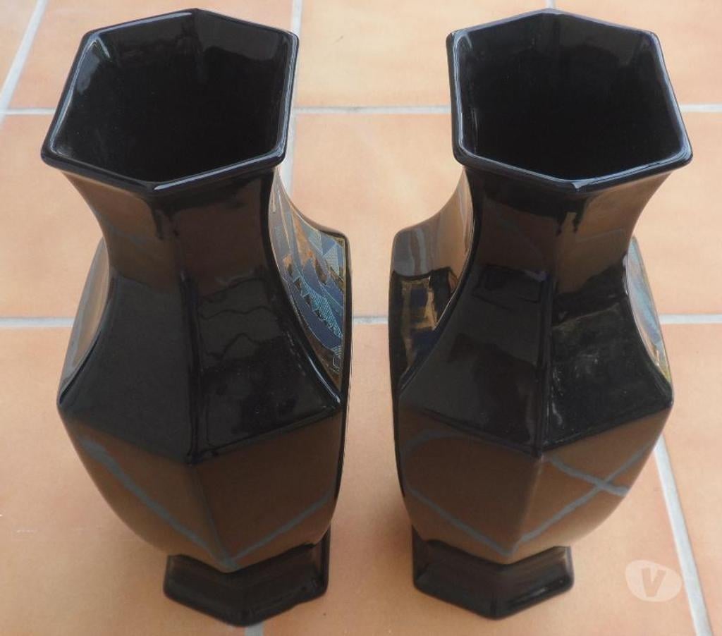 Décoration - art Hérault Castries - 34160 - Photos Vivastreet 2 Vases hexagonaux neufs noirs vintage AN 70 en céramique 