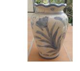 Vase beige décoré de fleurs bleues neuf AN 70 gravé 766-C