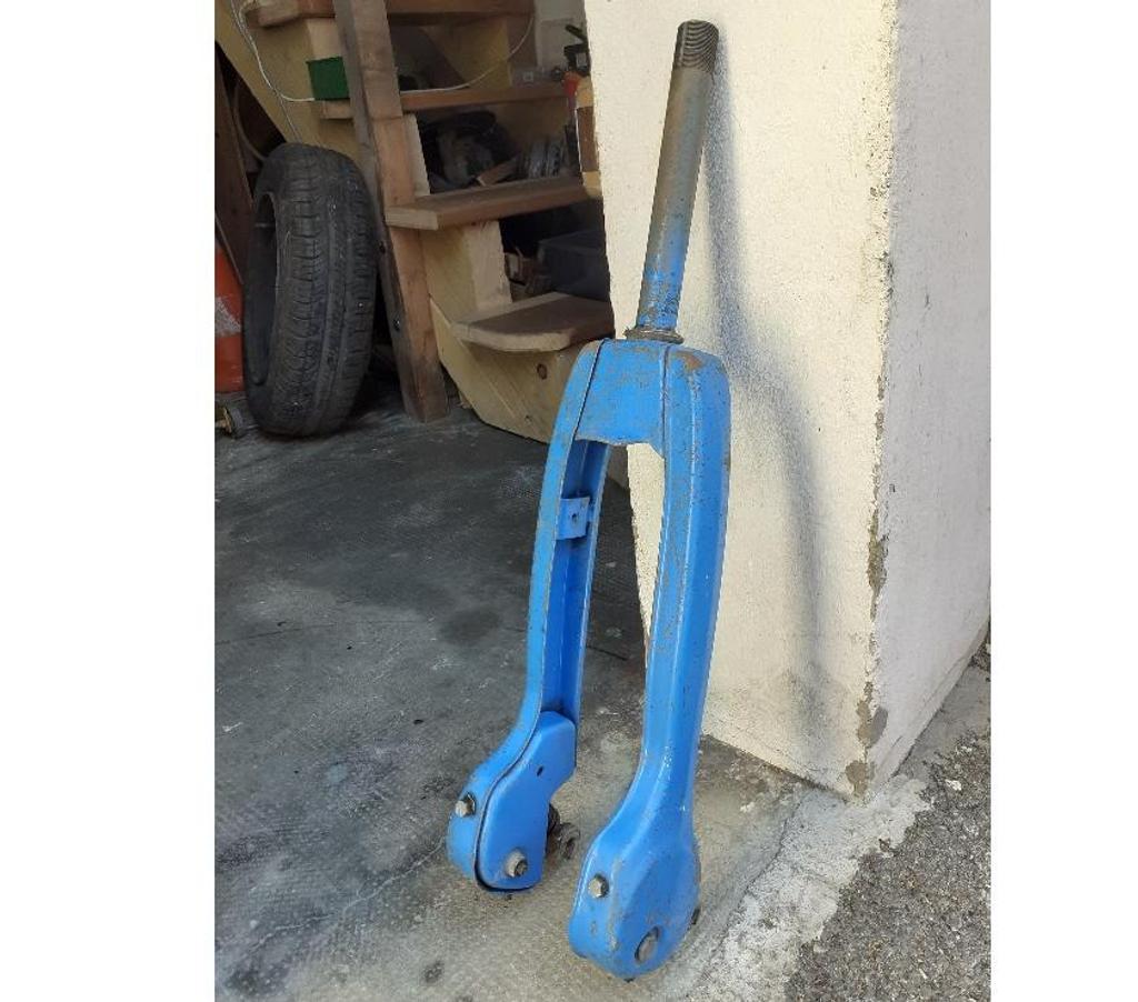 Pièces et services moto Var Cuers - 83390 - Photos Vivastreet fourche Piaggio Ciao ( premier modèle ) 