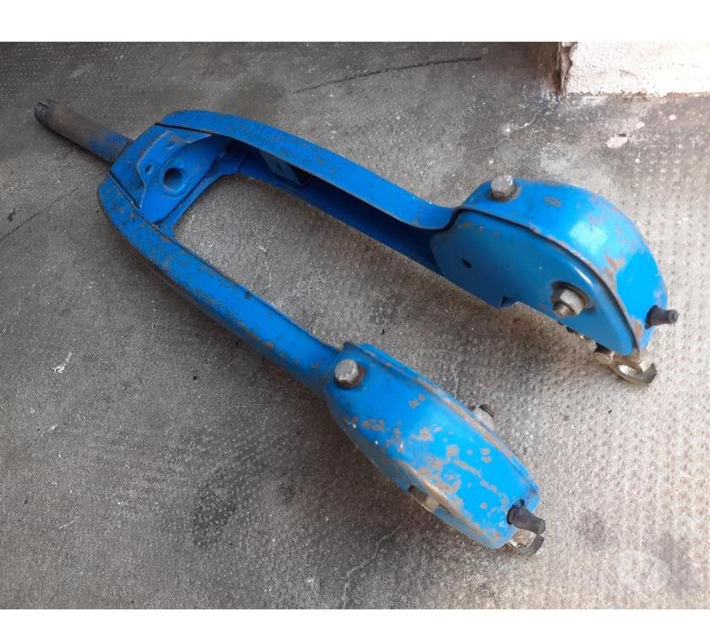 Pièces et services moto Var Cuers - 83390 - Photos Vivastreet fourche Piaggio Ciao ( premier modèle ) 